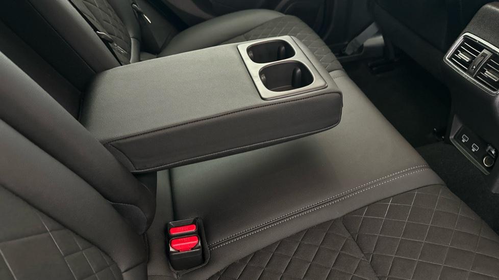 Rear Armrest/ Cup Holder