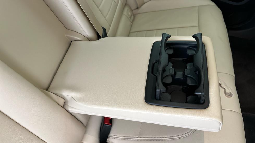 Rear Armrest/ Cup Holder