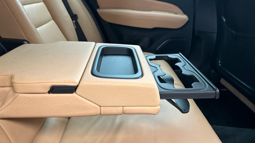 Rear Armrest/ Cup Holder