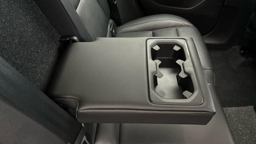 Rear Armrest/ Cup Holder