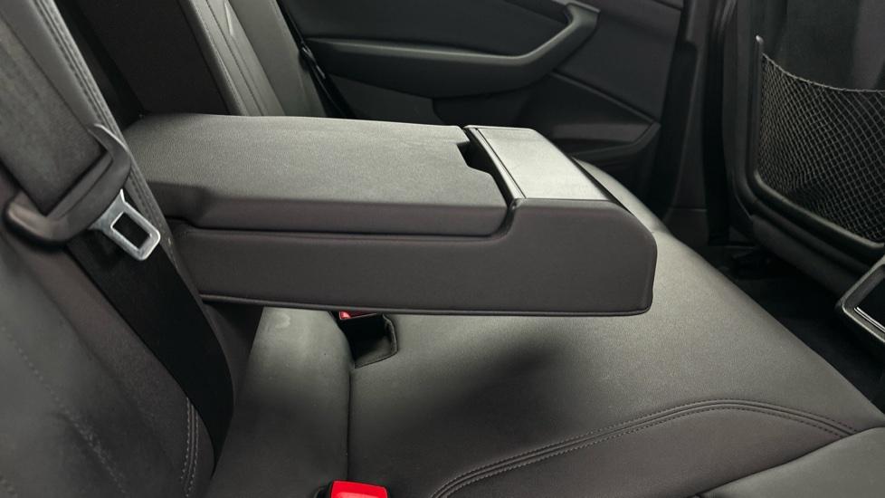 Rear Armrest/ Cup Holder