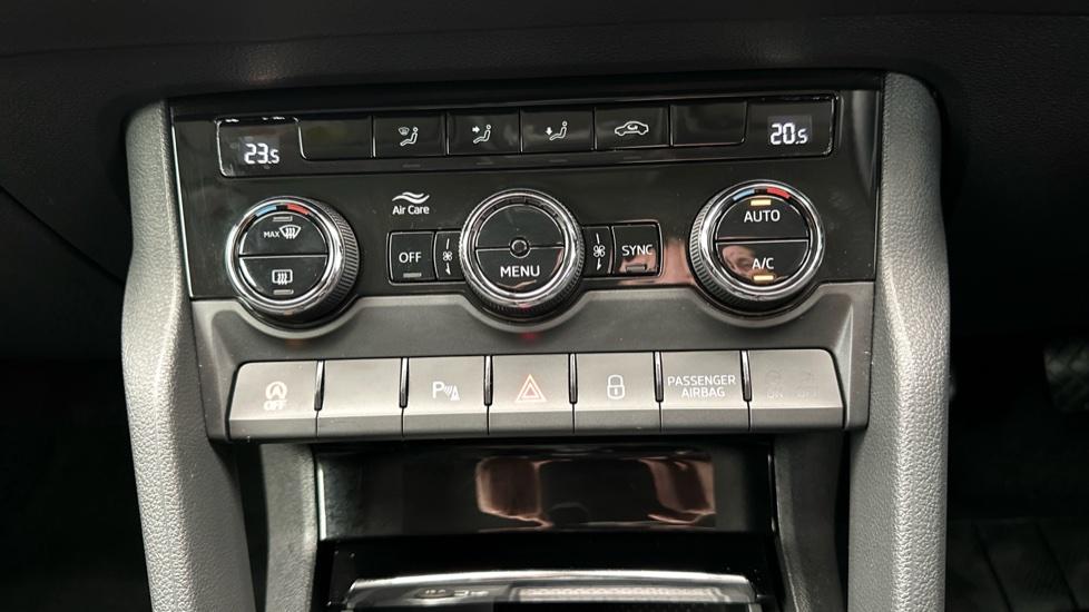 Air Conditioning /Dual Climate Control /Auto Stop/Start 