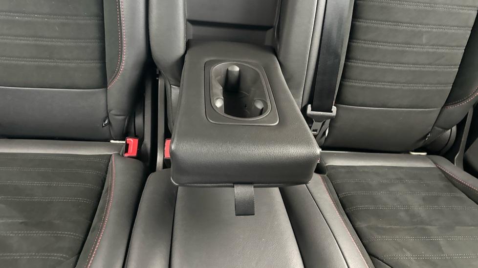 Rear Armrest/ Cup Holder