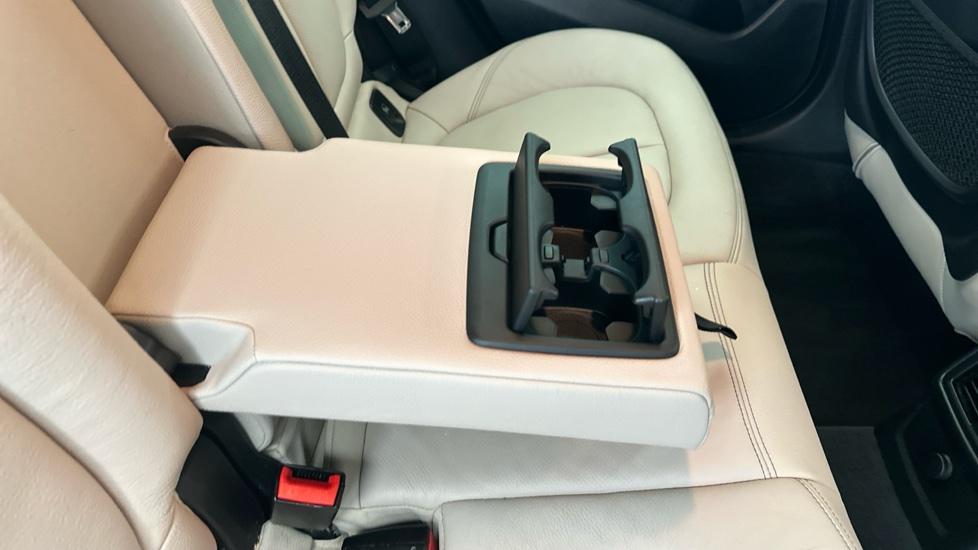 Rear Armrest/ Cup Holder