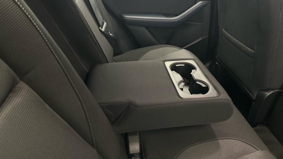 Rear Armrest/ Cup Holder