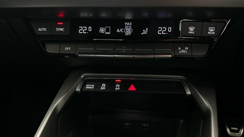 Dual Climate Control  / Air Conditioning  / Auto Stop/Start 