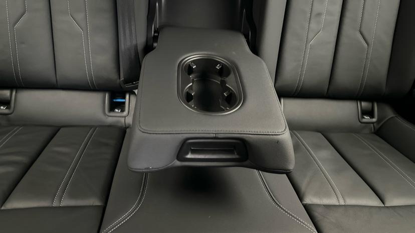 Rear Armrest/ Cup Holder