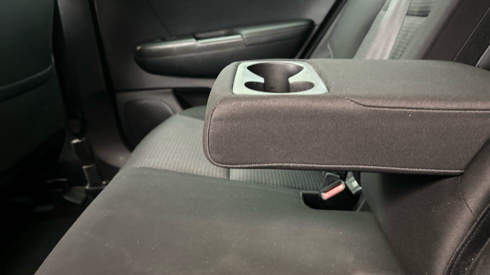 Rear Armrest/ Cup Holder