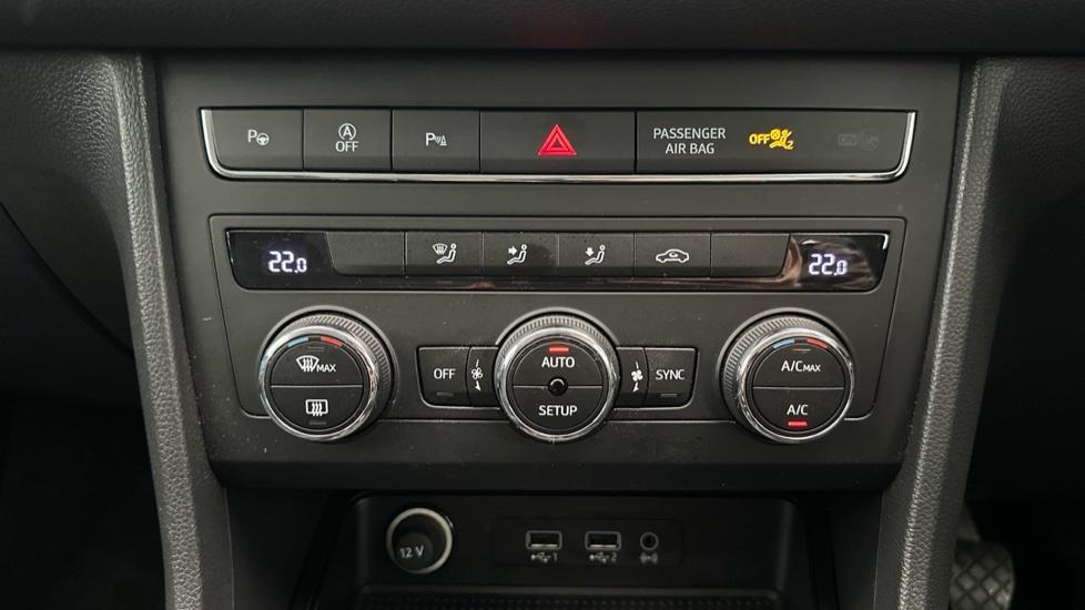 Air Conditioning /Dual Climate Control /Auto Stop/Start 