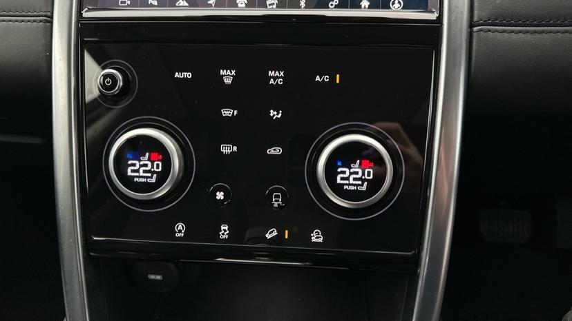 Dual Climate Control  / Air Conditioning  / Heated Seats 