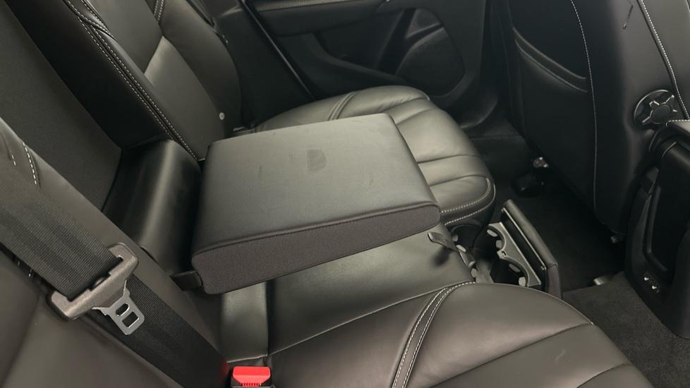 Rear Armrest/ Cup Holder