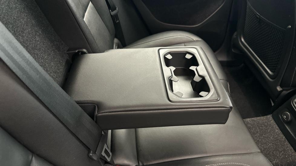 Rear Armrest/ Cup Holder