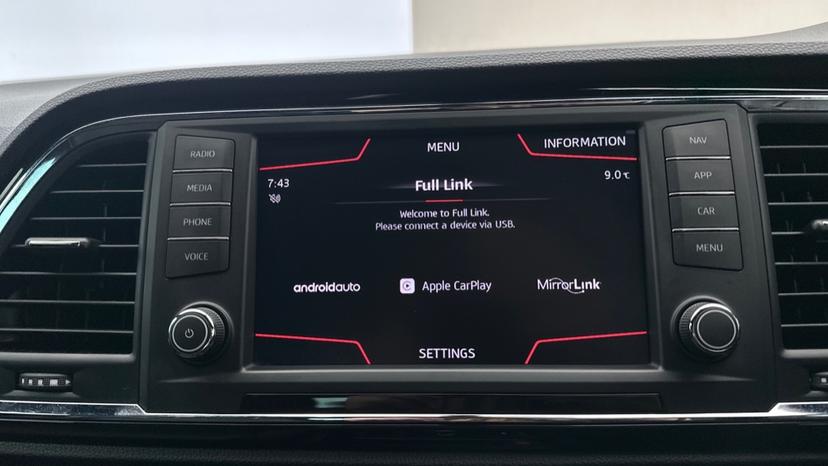 Apple CarPlay/Android Auto 