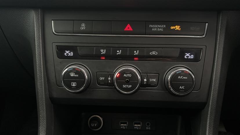 Dual Climate Control / Air Conditioning / Auto Stop/Start