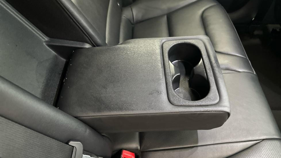 Rear Armrest/ Cup Holder