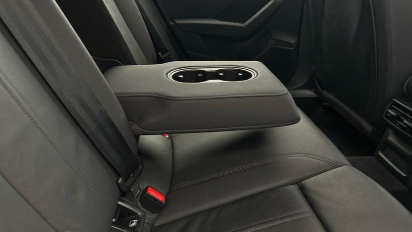 Rear Armrest/ Cup Holder