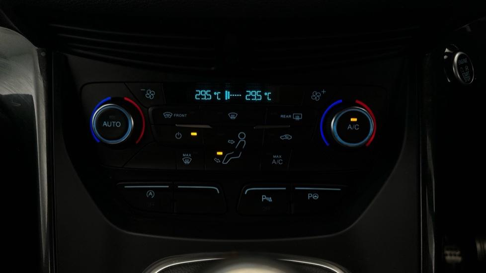 Air Conditioning / Dual Climate Control / Auto Stop/Start 