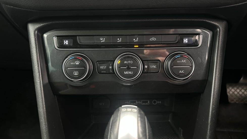 Dual Climate Control / Air Conditioning 