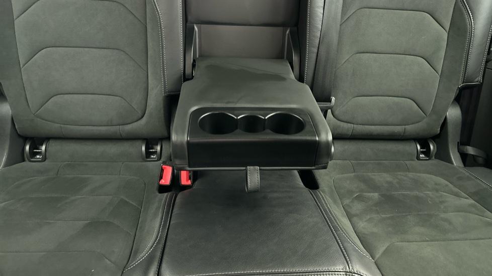 Rear Armrest/ Cup Holder