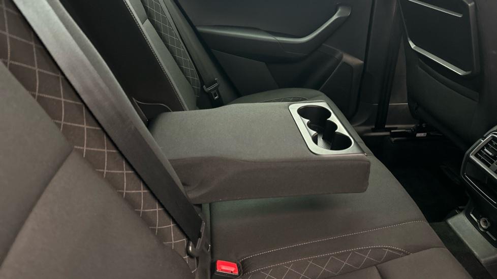 Rear Armrest/ Cup Holder