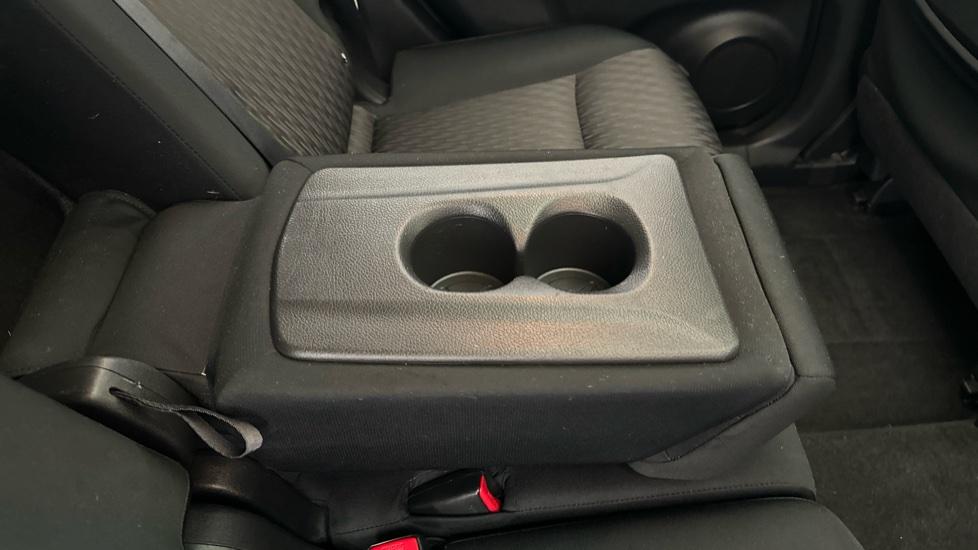 Rear Armrest/ Cup Holder