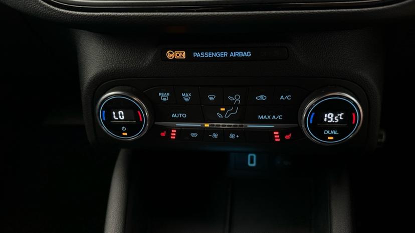 Air Conditioning /Dual Climate Control /Heated Seats 