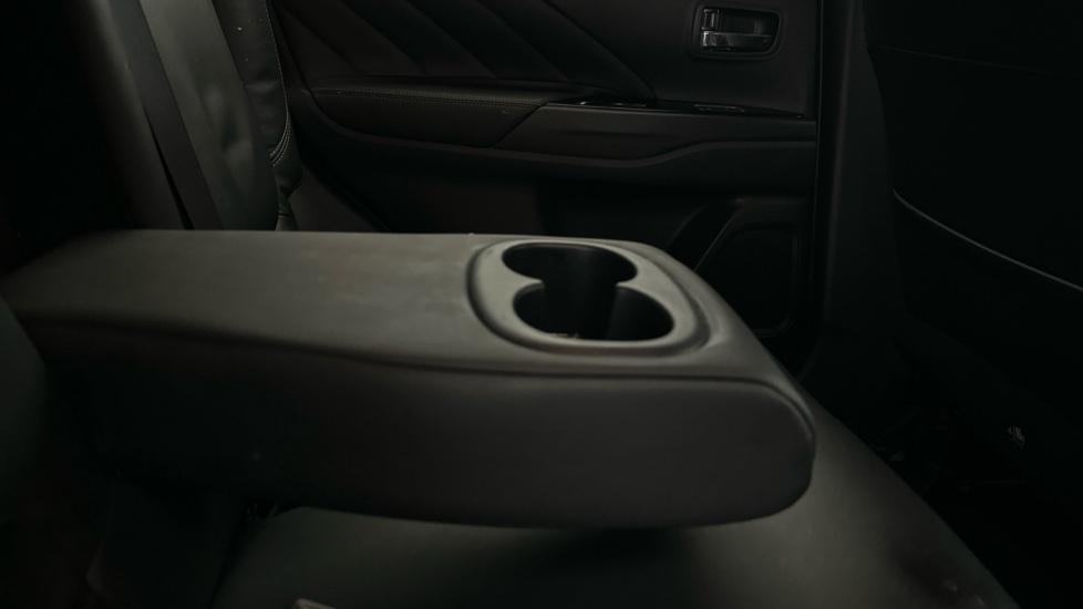 Rear Armrest/ Cup Holder