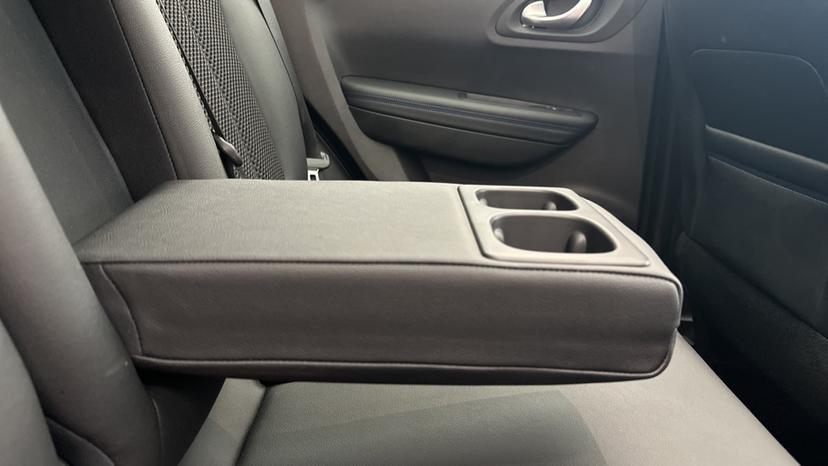 Rear Armrest/ Cup Holder