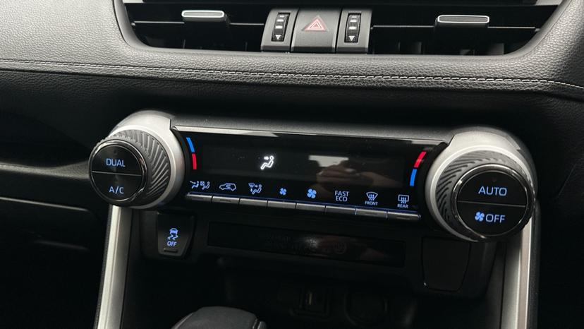 Air Conditioning /Dual Climate Control 