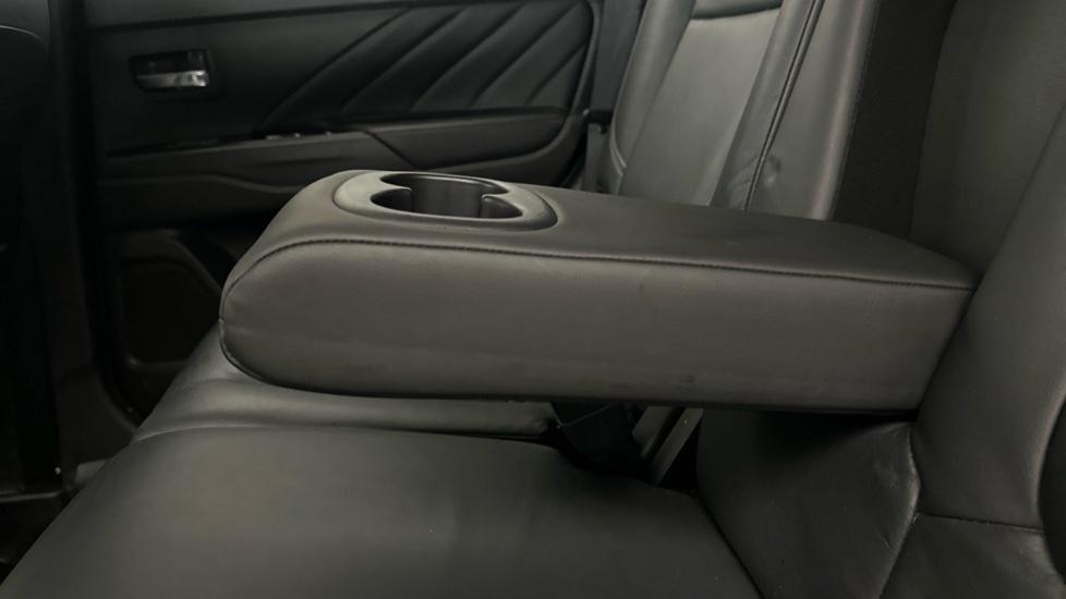 Rear Armrest/ Cup Holder