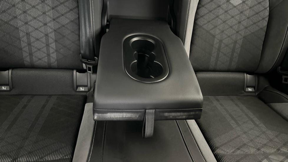 Rear Armrest/ Cup Holder