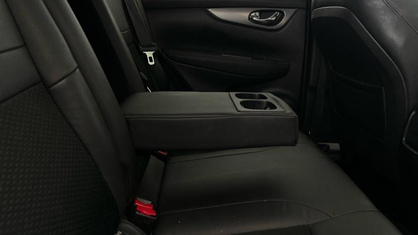 Rear Armrest/ Cup Holder