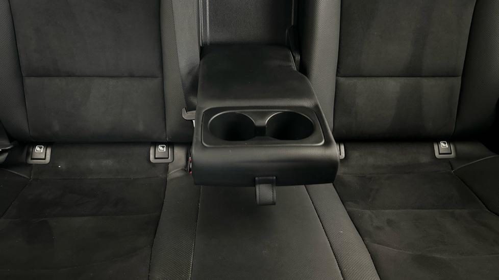 Rear Armrest/ Cup Holder