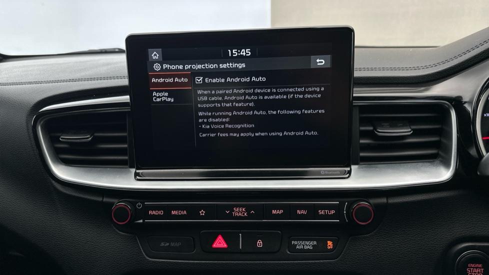 Apple Car Play & Android Auto