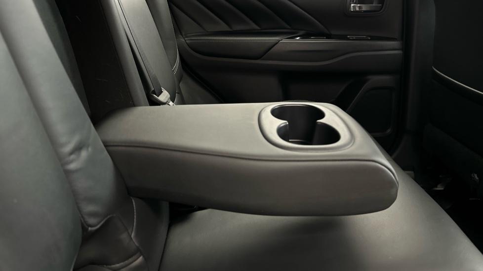 Rear Armrest/ Cup Holder