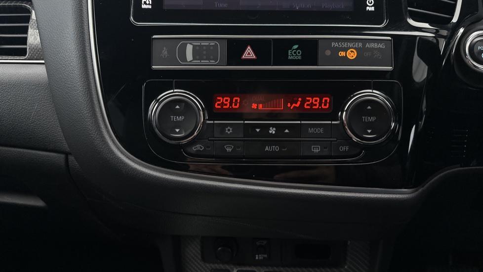 Dual Climate Control /Air Conditioning 