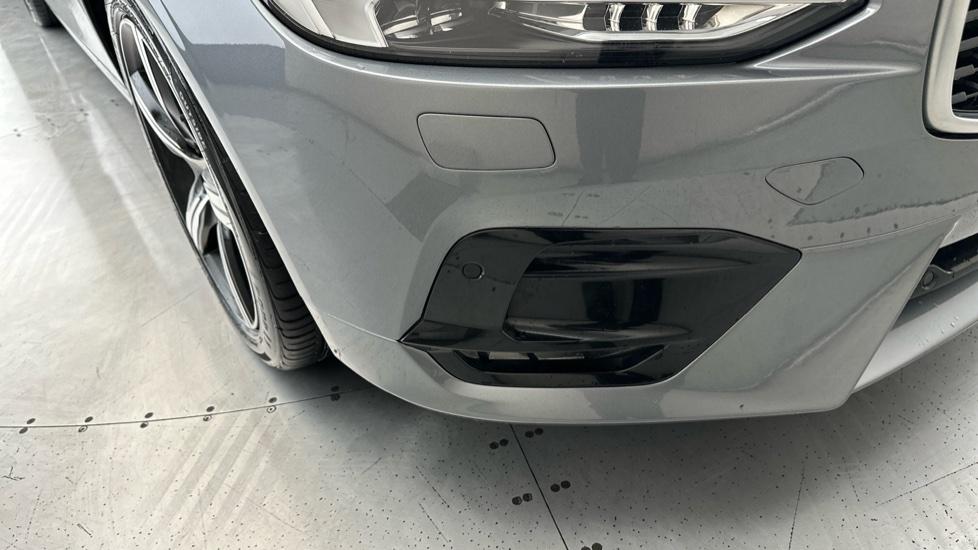 Headlight Washers / Front Parking Sensors 