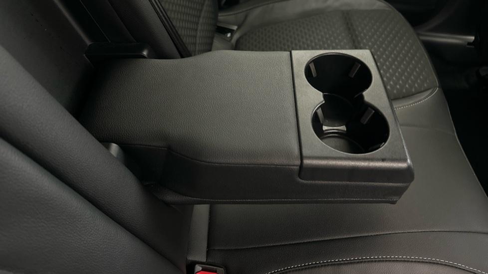 Rear Armrest/ Cup Holder