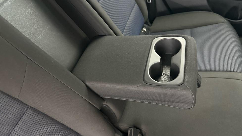 Rear Armrest/ Cup Holder