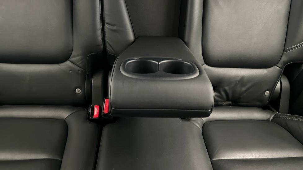 Rear Armrest/ Cup Holder