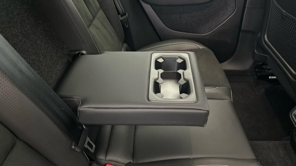 Rear Armrest/ Cup Holder