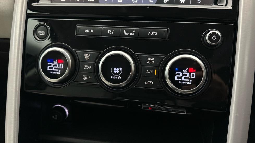 Dual Climate Control  / Air Conditioning 