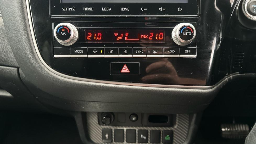 Dual Climate Control / Air Conditioning 