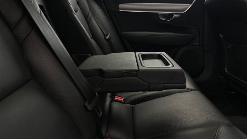 Rear Armrest/ Cup Holder