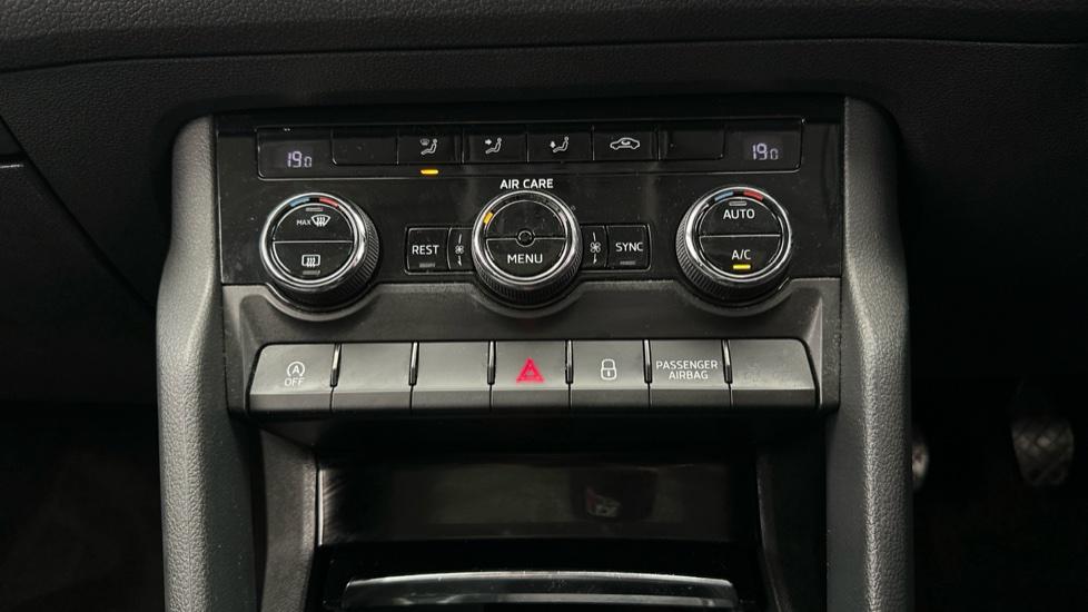 Dual Climate Control / Air Conditioning / Auto Stop/Start 