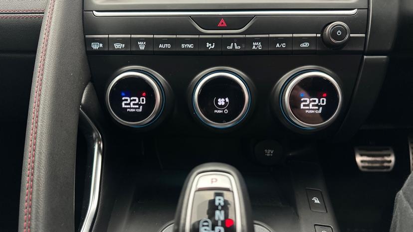 Dual Climate Control / Air Conditioning 