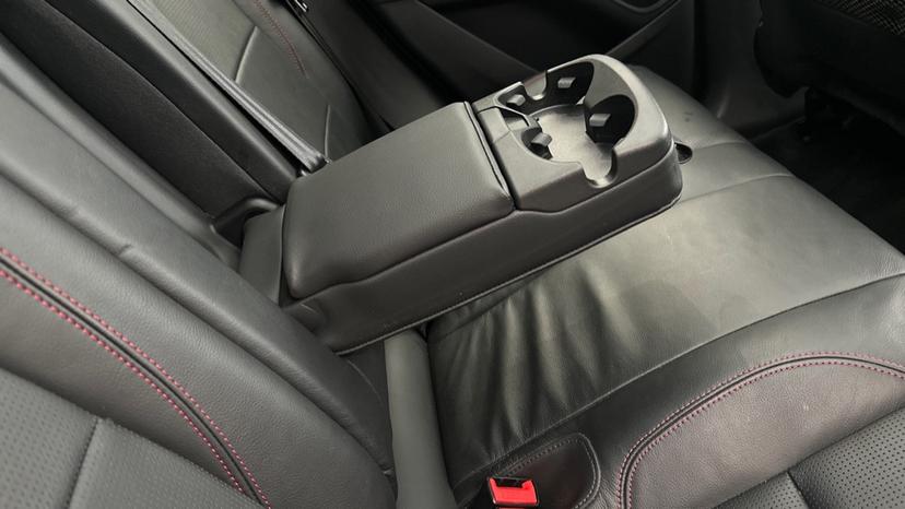 Rear Armrest/ Cup Holder