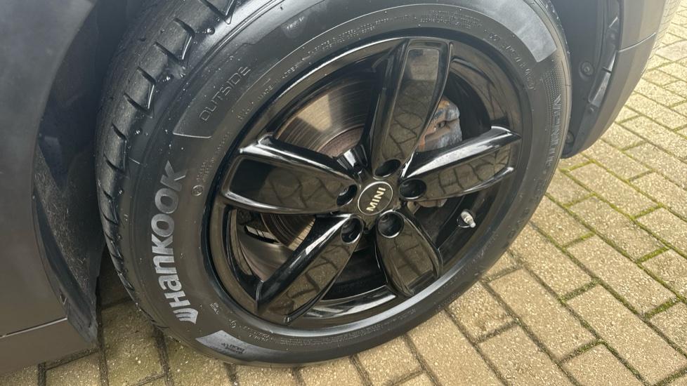 17”alloy wheels.