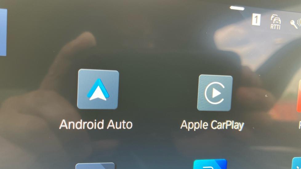 Apple Car Play & Android Auto