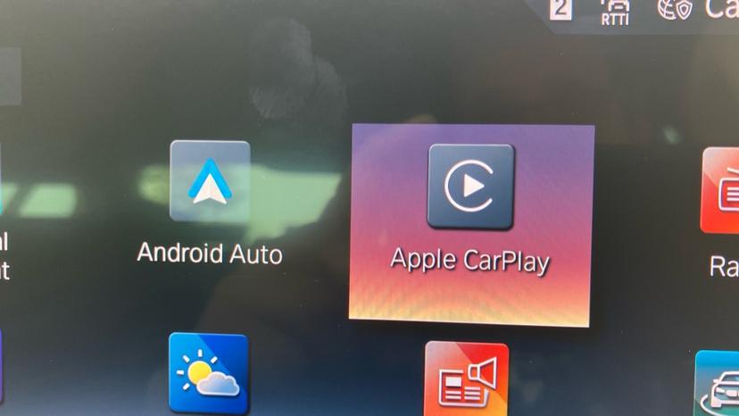 Apple Car Play & Android Auto